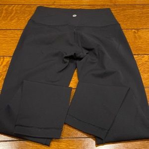 Lulu leggings. Black. Size 6. Wunder Under high rise. 25”. Worn once.